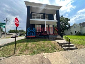 Building Photo - 800 Line St