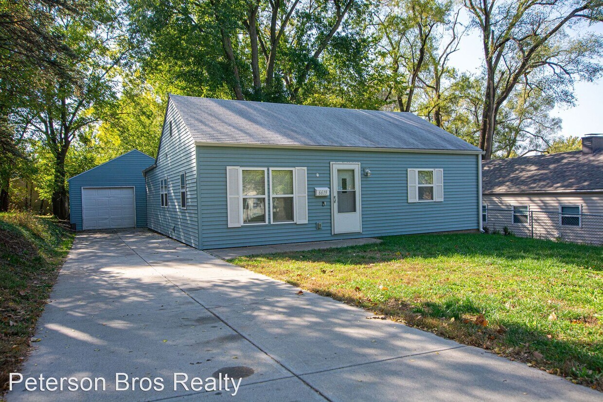 Primary Photo - 3 br, 1 bath House - 6619 Charles Street