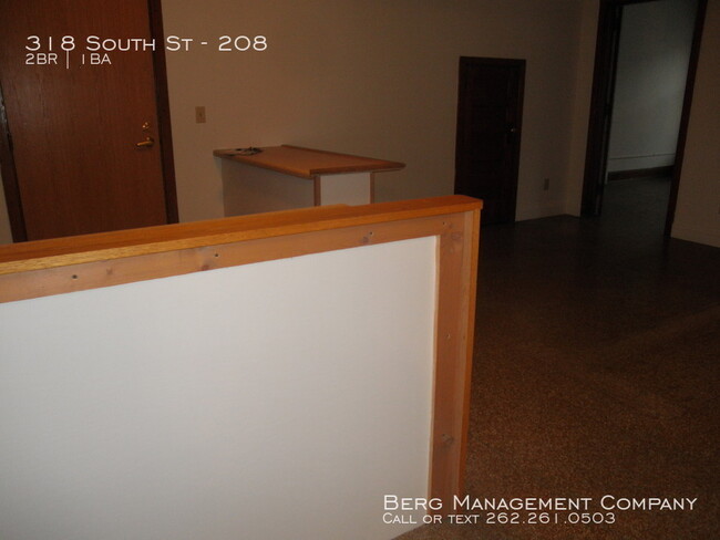 Building Photo - Two Bedroom One Bath