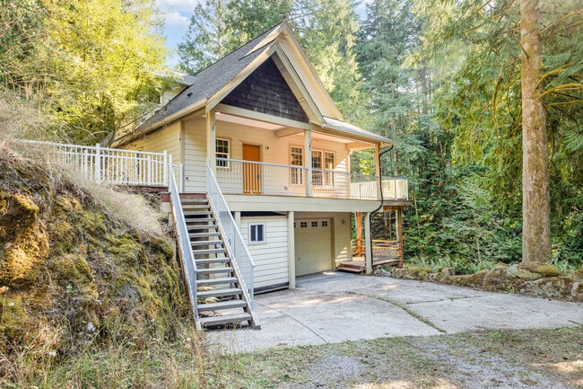 Building Photo - 14 Stable Ln