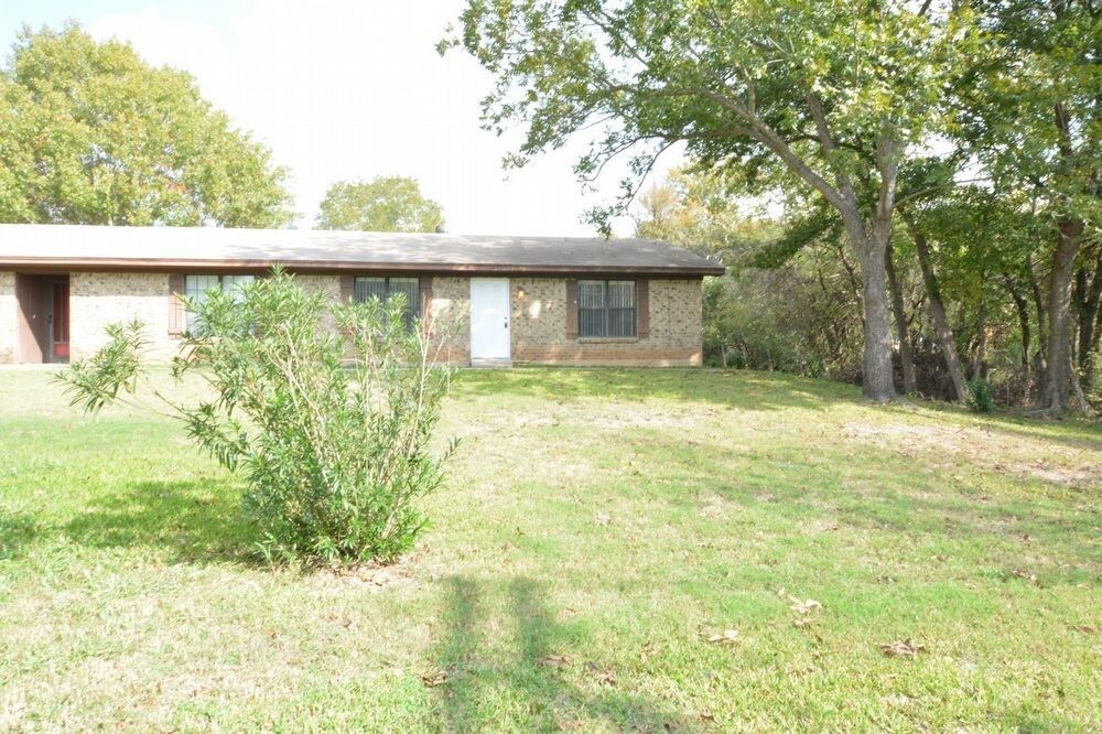 Primary Photo - 3410 Auction Barn Rd Unit A Belton