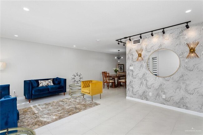 Building Photo - 2100 S 5th St