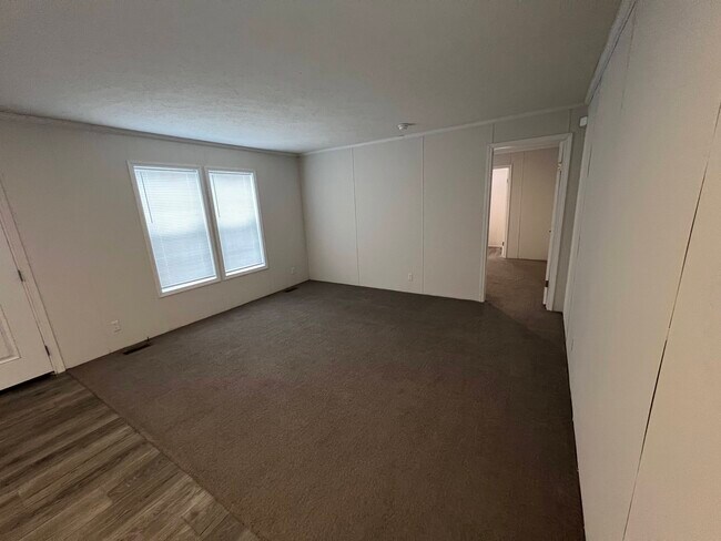 Foto del edificio - 15962 Villaire Ave