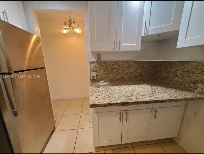 Foto del edificio - 920 NE 169th St