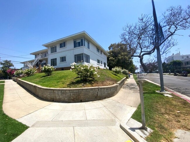 Foto del edificio - 10952 Massachusetts Ave