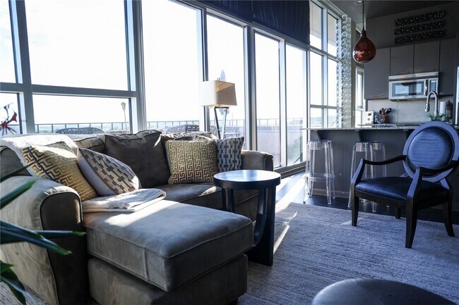 Building Photo - 609 W Dickson St