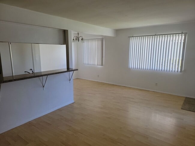 Building Photo - 659 Halyard St