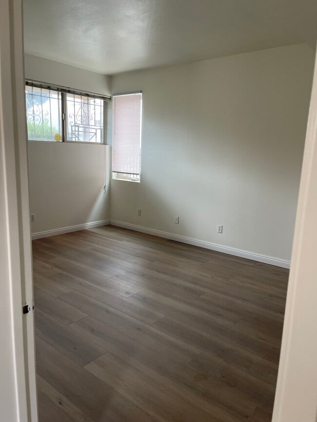 Foto del edificio - 1200 W 24th St