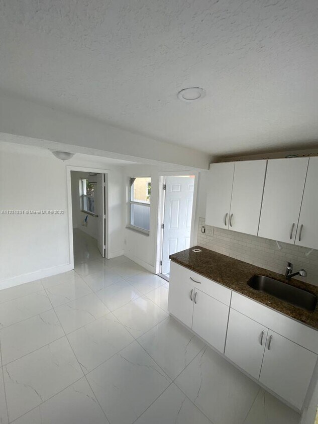 Foto principal - 5024 SW 4th St