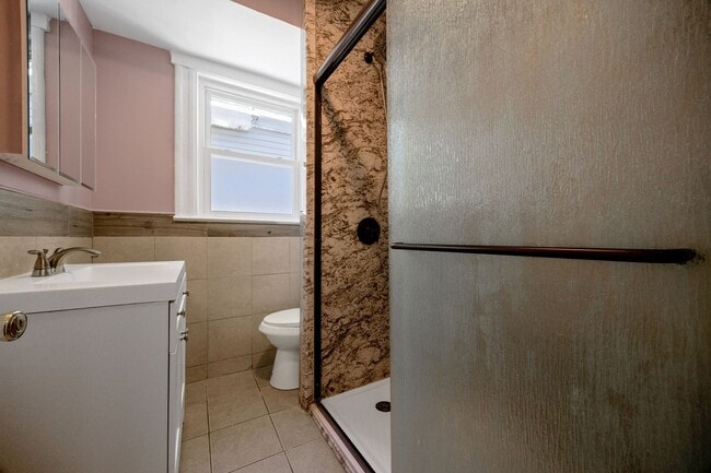 Foto del edificio - Charming 3BR Duplex in East Orange