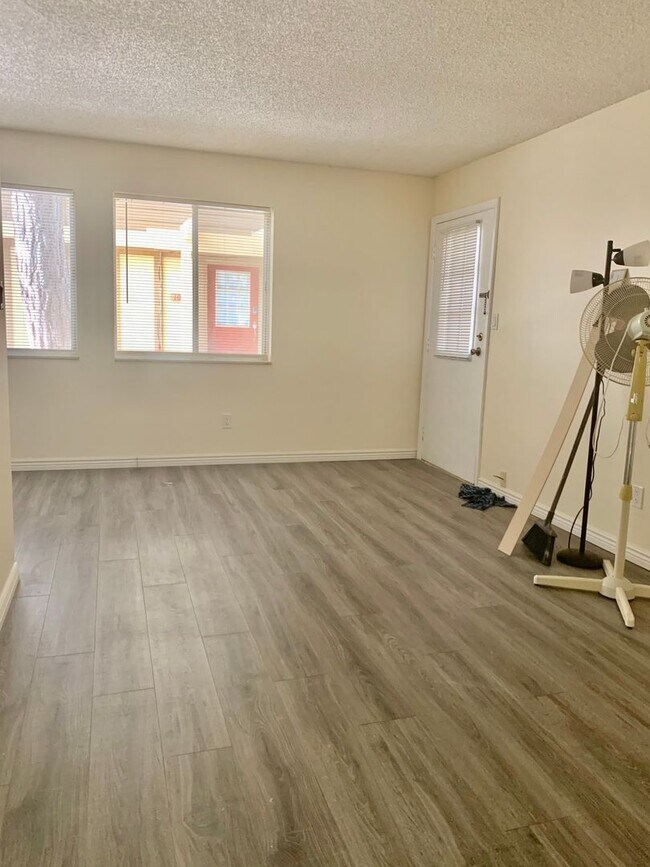 Foto del edificio - BEAUTIFUL One Bed on Madison Ave, Close to Campus! Corner Unit