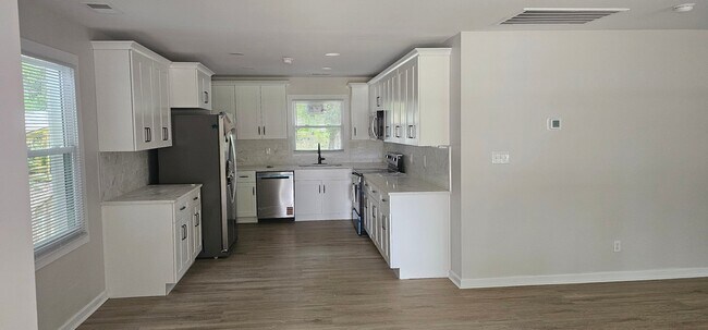 Building Photo - 26 Erskine Ln
