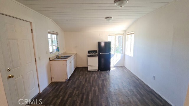 Foto del edificio - 23904 Bowl Rd