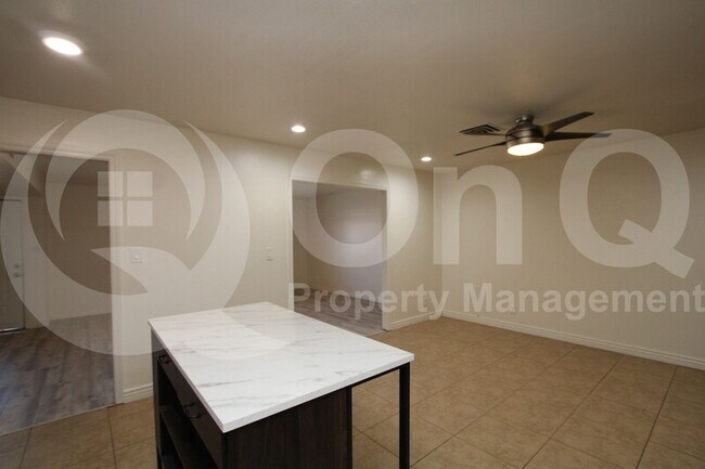 Foto del edificio - 8407 E Crestwood Way