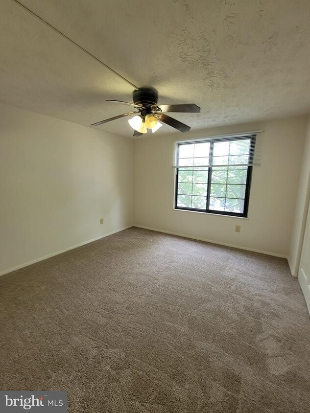 4400 Groombridge Way Unit 29/ F, Alexandria, VA 22309 Room for Rent