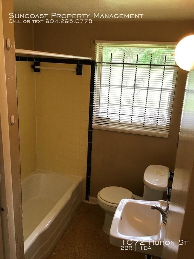 Building Photo - 2 bedroom in Jacksonville FL 32254