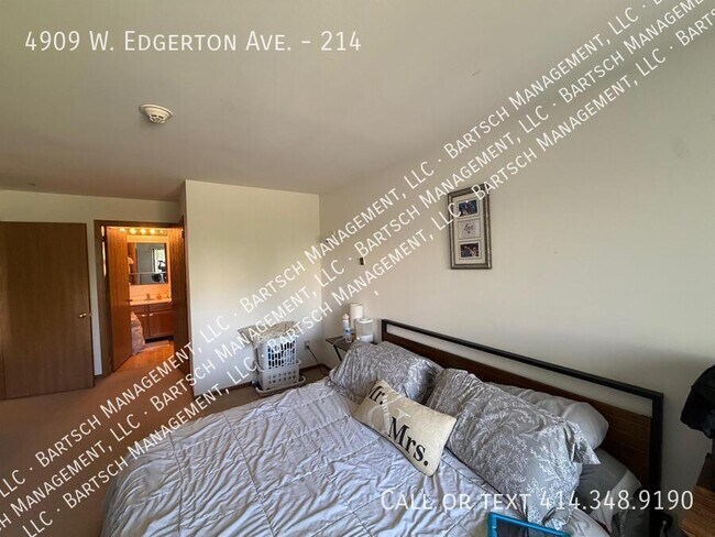 Foto del edificio - 4909 W Edgerton Ave