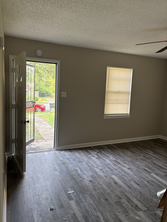 Foto del edificio - 4483 Suncrest Dr