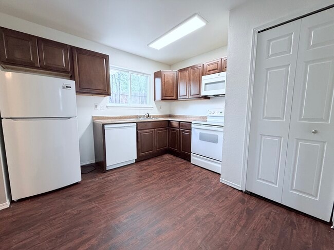 Building Photo - 571 Winnie Way