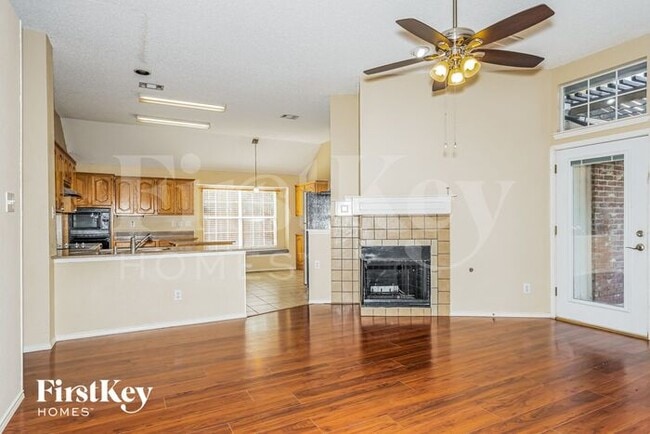 Building Photo - 8713 Briarcrest Dr