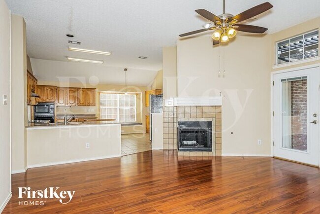 Foto del edificio - 8713 Briarcrest Dr
