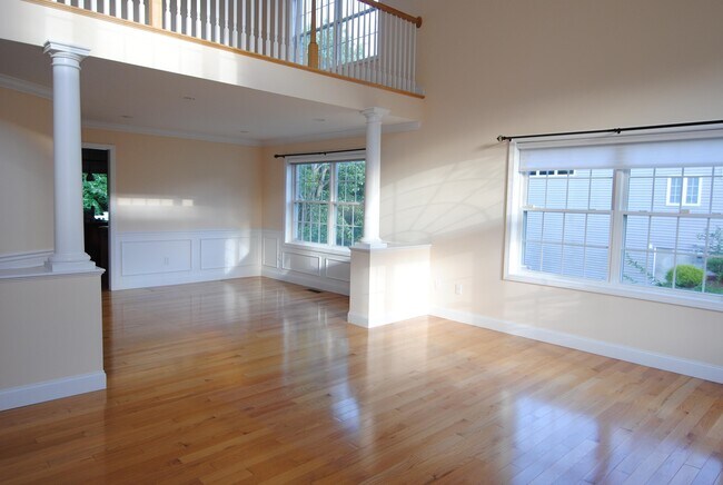 Building Photo - 8 Sutherland Way