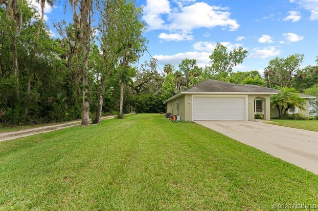 Building Photo - 2206 Magnolia Dr