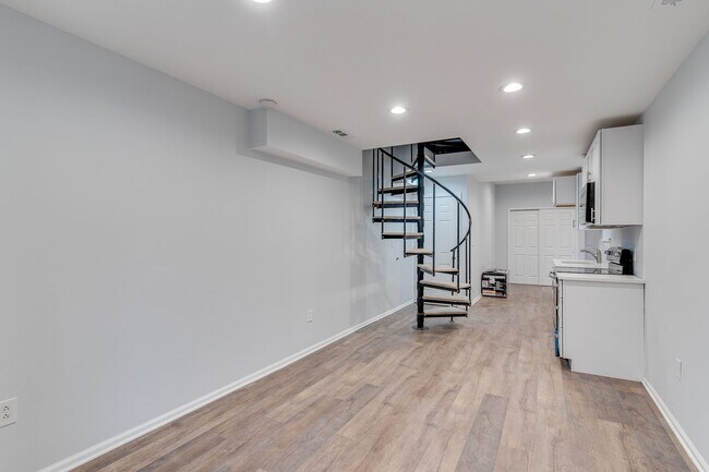 Foto del edificio - Newly Renovated Temple Apartment