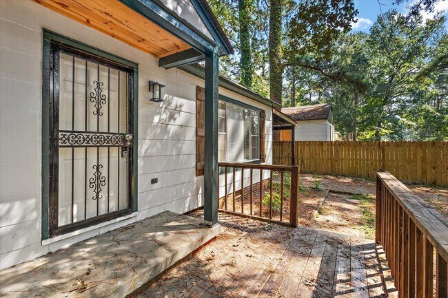 Foto del edificio - 736 Woodbury Rd