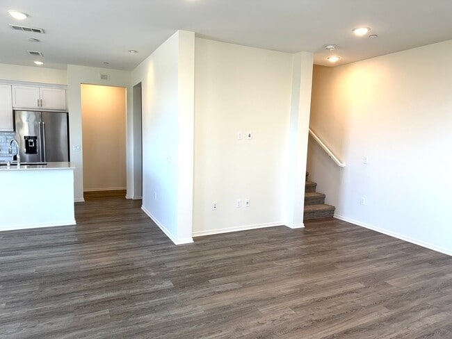 Foto del edificio - Gorgeous bright 3 bedroom 2.5 bath townhome
