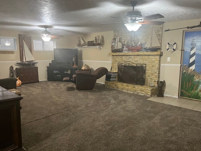 Building Photo - 2 Bedroom 1 Bathroom Basement Apartment