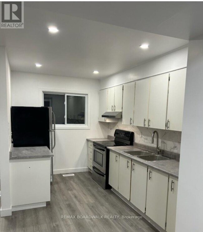 Building Photo - 2799 Pimlico Crescent