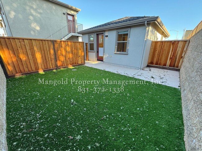 Building Photo - Beautiful 1-Bed 1-Bath Triplex Located In ...