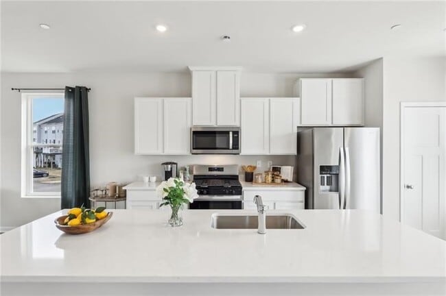 Building Photo - 146 Sweetwater Dr