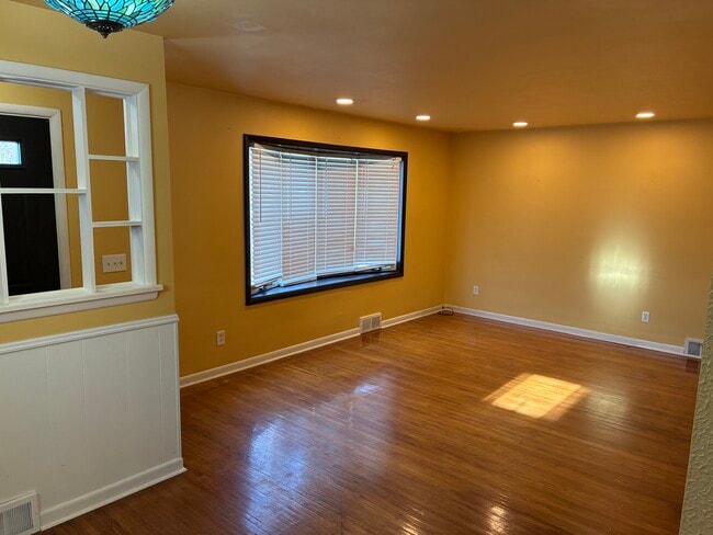 Living room - 28 Ramblewood Dr