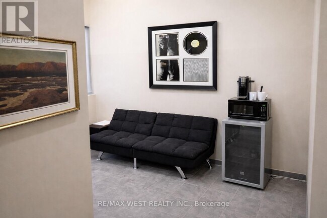 Photo du bâtiment - 33 S Station St