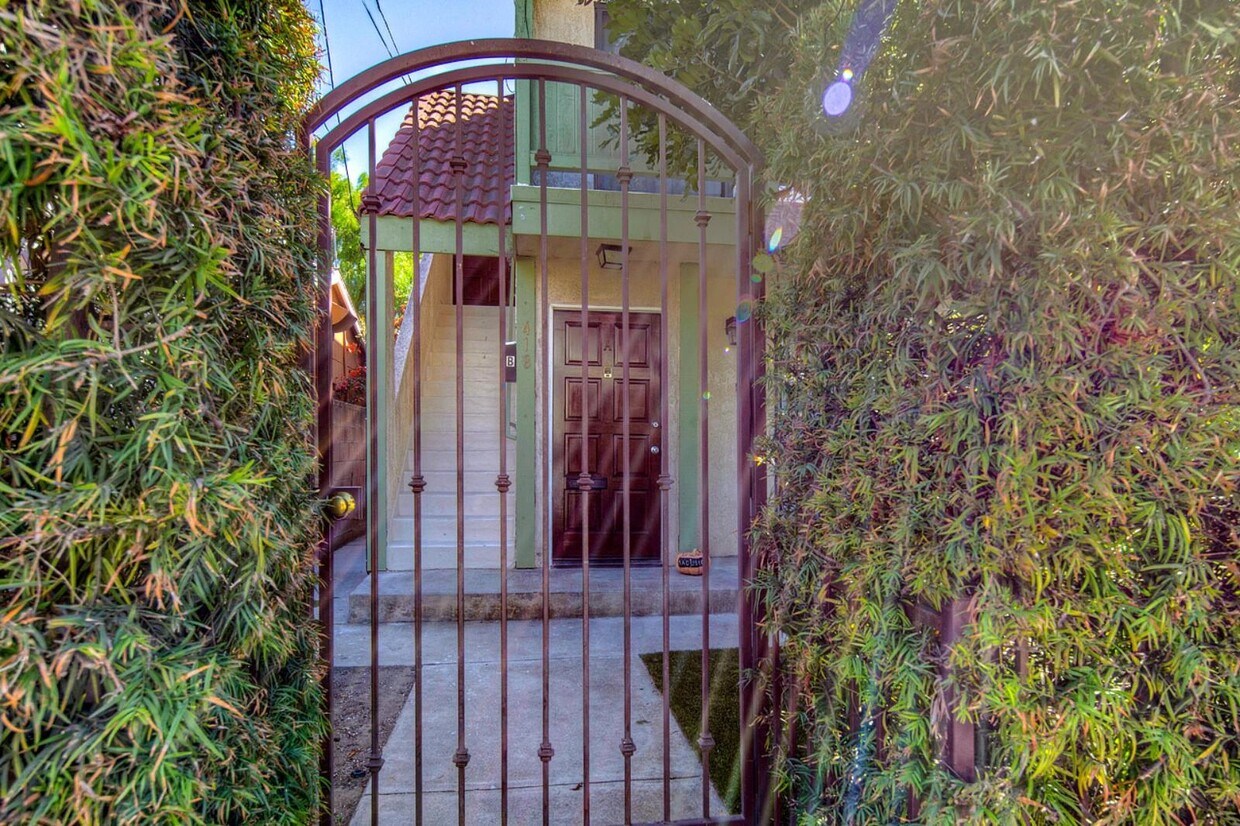 Foto del edificio - 408 N Venice Blvd