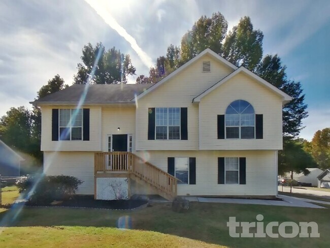 Building Photo - 262 Village Dr