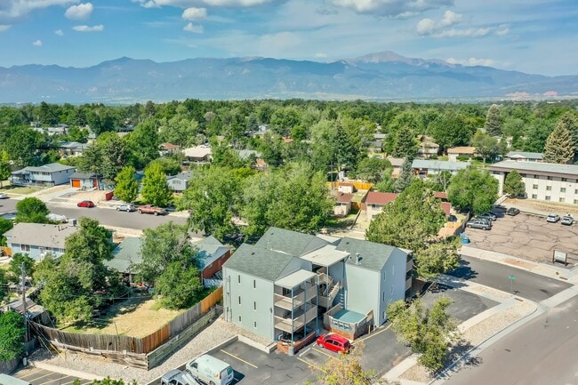 Building Photo - Excellent Pricing on our 1/1's!  Off Stree...