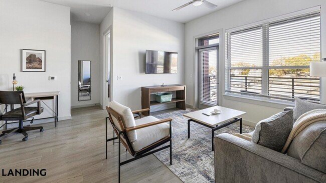 Foto del edificio - 1345 E 15th St