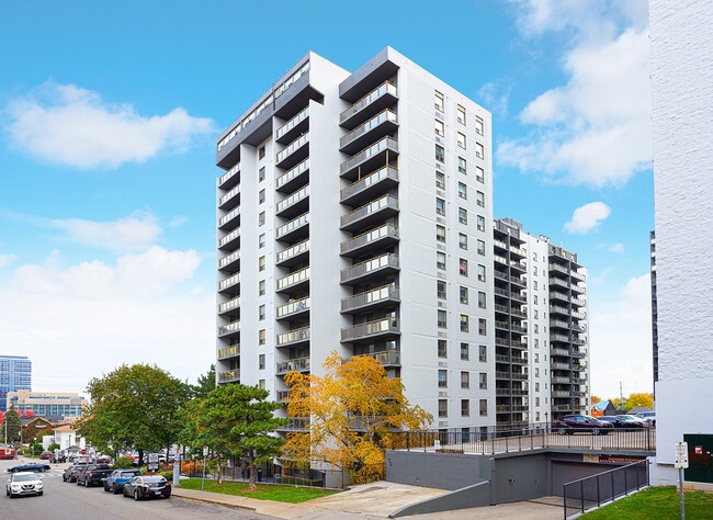 Building Photo - 151 Hughson St
