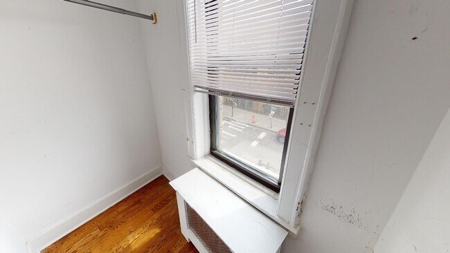 Foto del edificio - 6817 Myrtle Ave