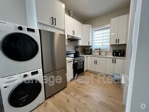 Building Photo - 830 Westview Way