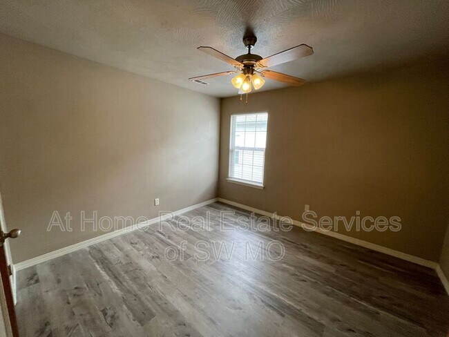 Building Photo - 621 S Landen Ave