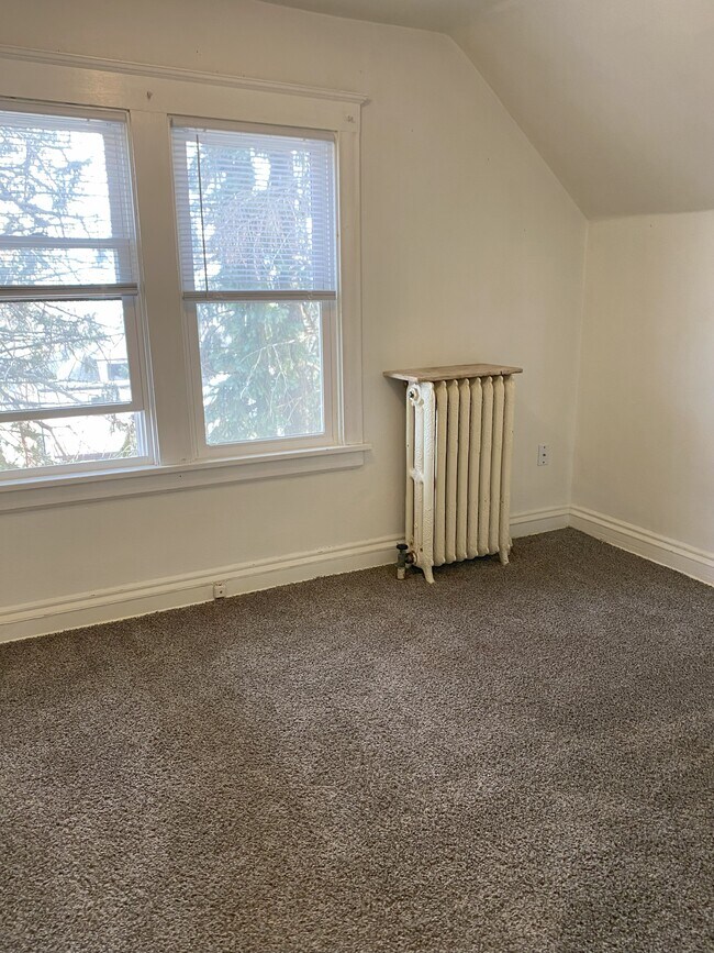 Foto del edificio - 1227 E 3rd St