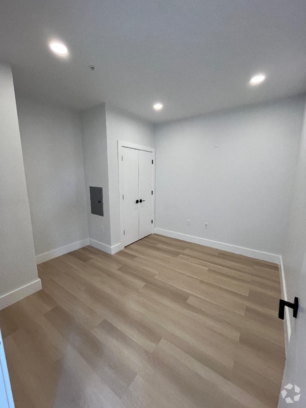 Building Photo - 316 Forrest St