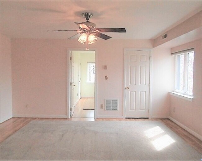 Foto del edificio - 3904 Eastview Ln