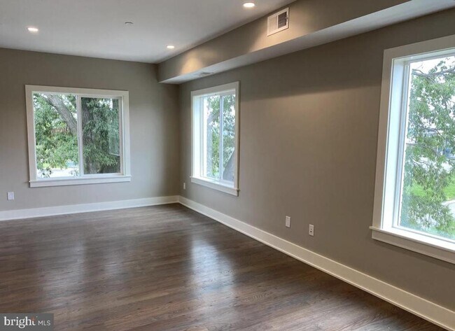 Foto del edificio - 1701 Trinidad Ave NE