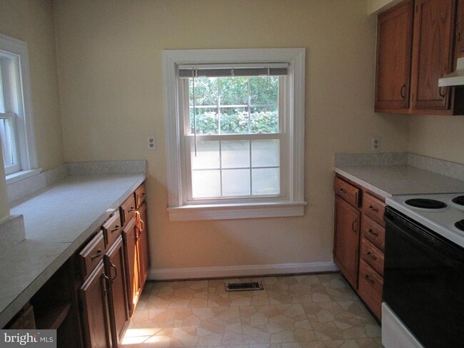 Foto del edificio - 6531 Windham Ave