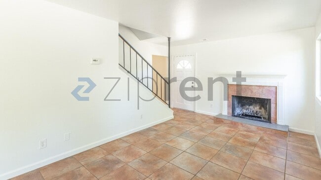Building Photo - Unit B